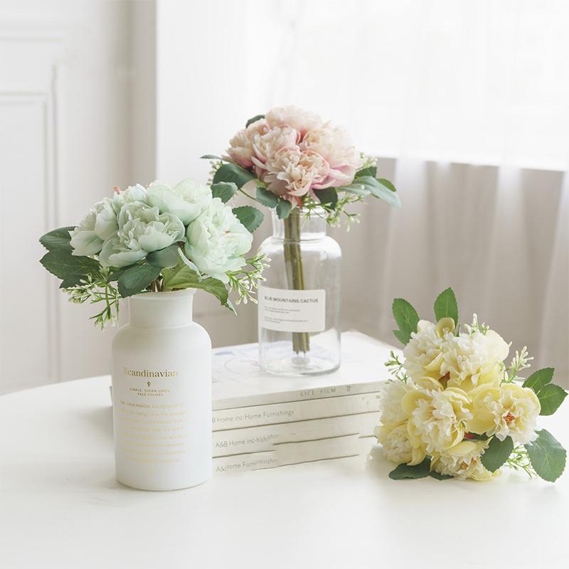 Lighting Up The Indoor Environment With Beautiful Flower Bouquets